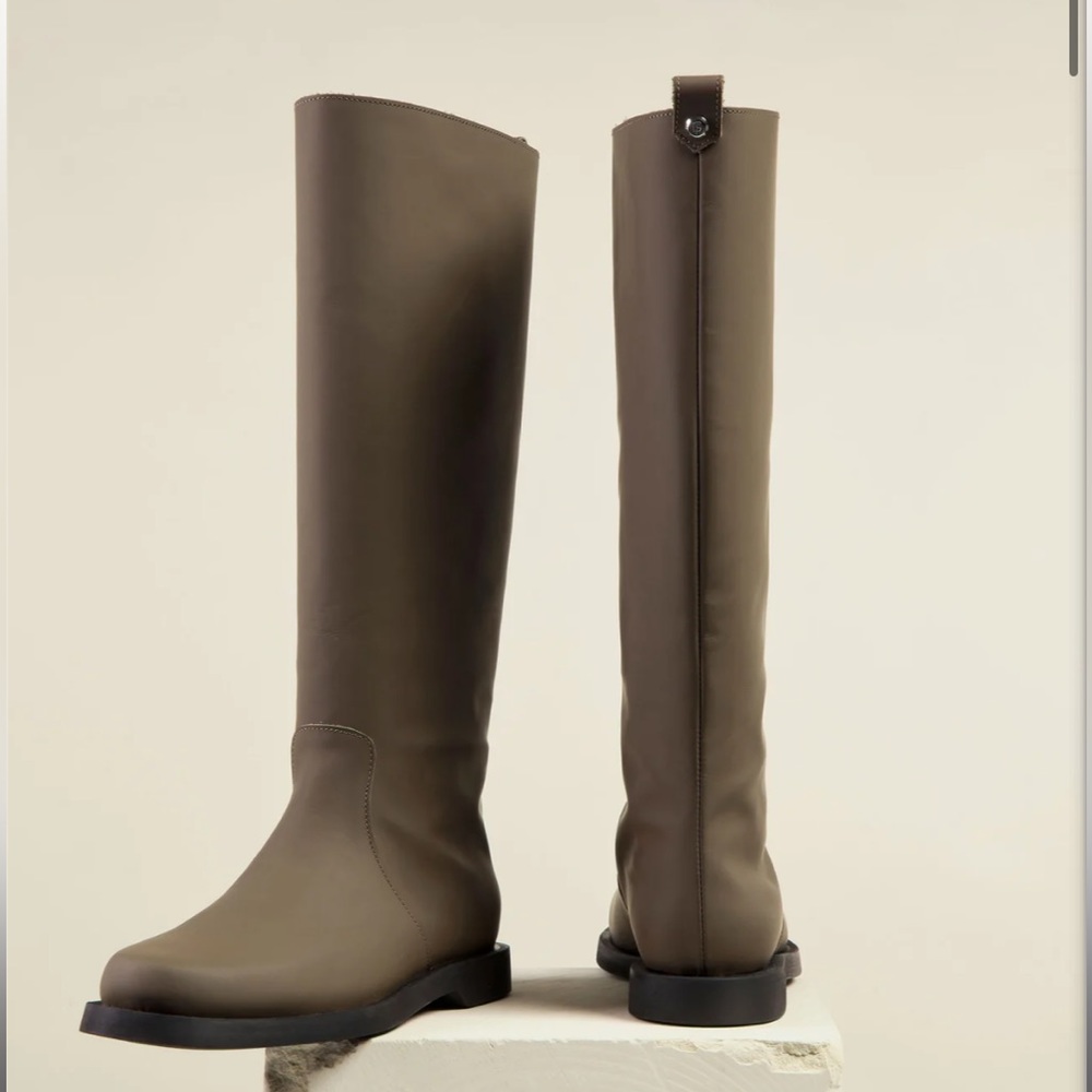 Dear frances Otto Boot in Oyster, size 36, brand new